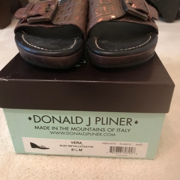 Donald Pliner wedges good condition size 8 1/2 M - Picture 4 of 4